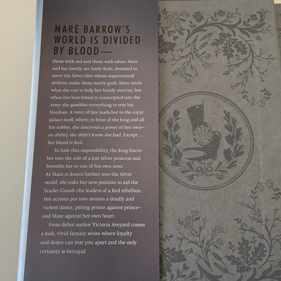 Hardcover Red Queen By Victoria Aveyard hardback book YA Fantasy Hardback books - Picture 4 of 9